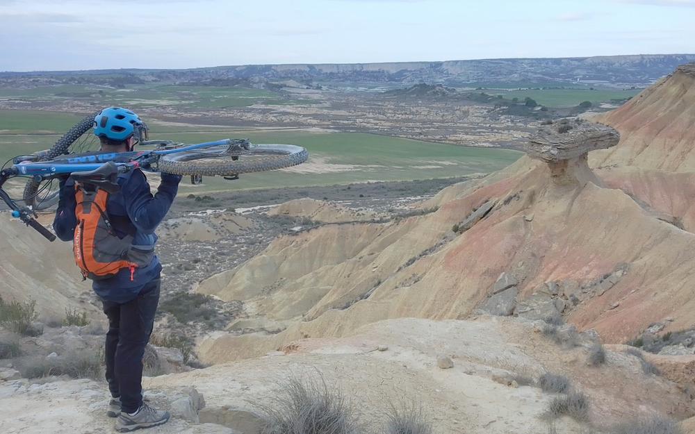 VTT dans le désert des Bardenas en Espagne